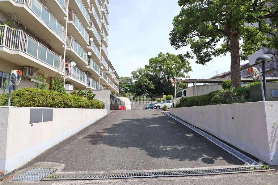 駐車場出入り口