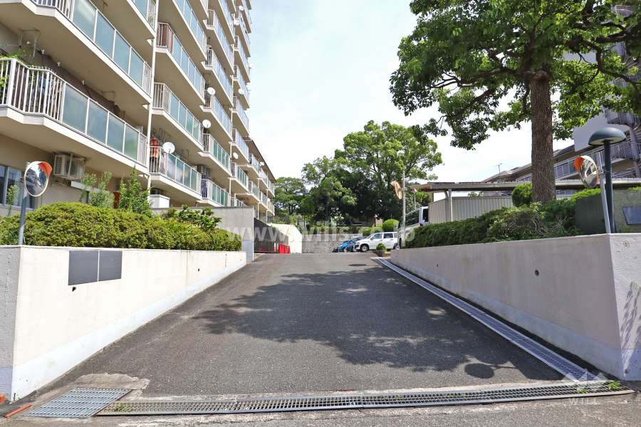 駐車場出入り口