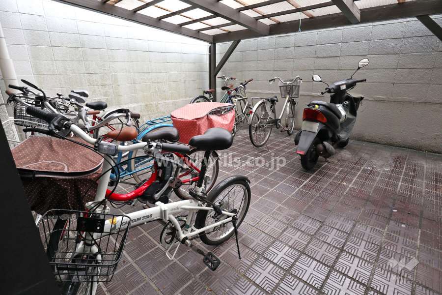 駐輪場とバイク置場