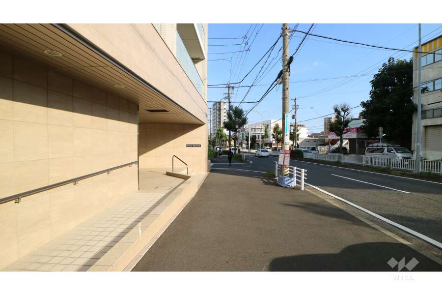 敷地西側の前面道路（関田名古屋線）