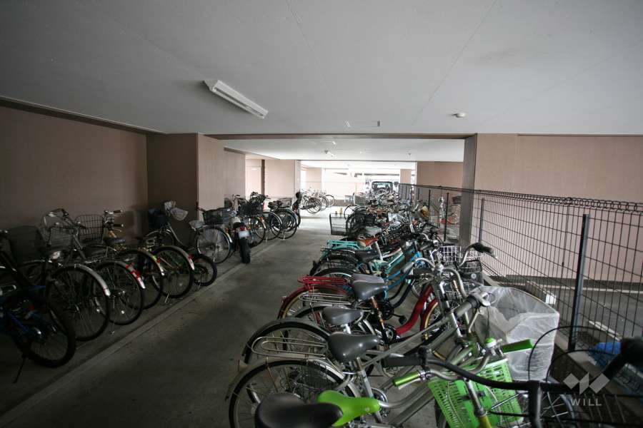 屋内に設けられた駐輪場