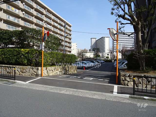 駐車場の出入り口