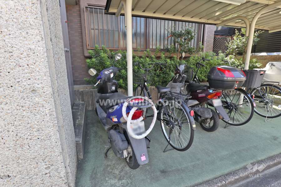 駐輪場とバイク置場