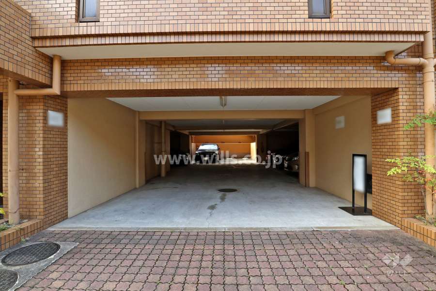 駐車場出入り口