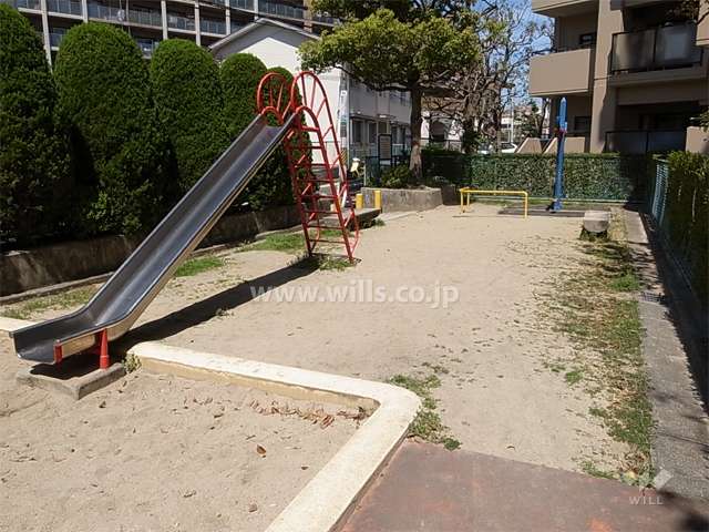 敷地に隣接して公園（なでしこ遊園）があります。