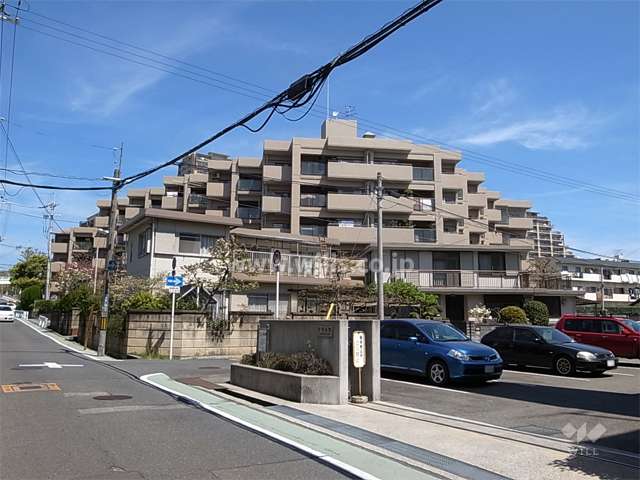 シャルマンコーポ千里丘グランデの外観（南側から）