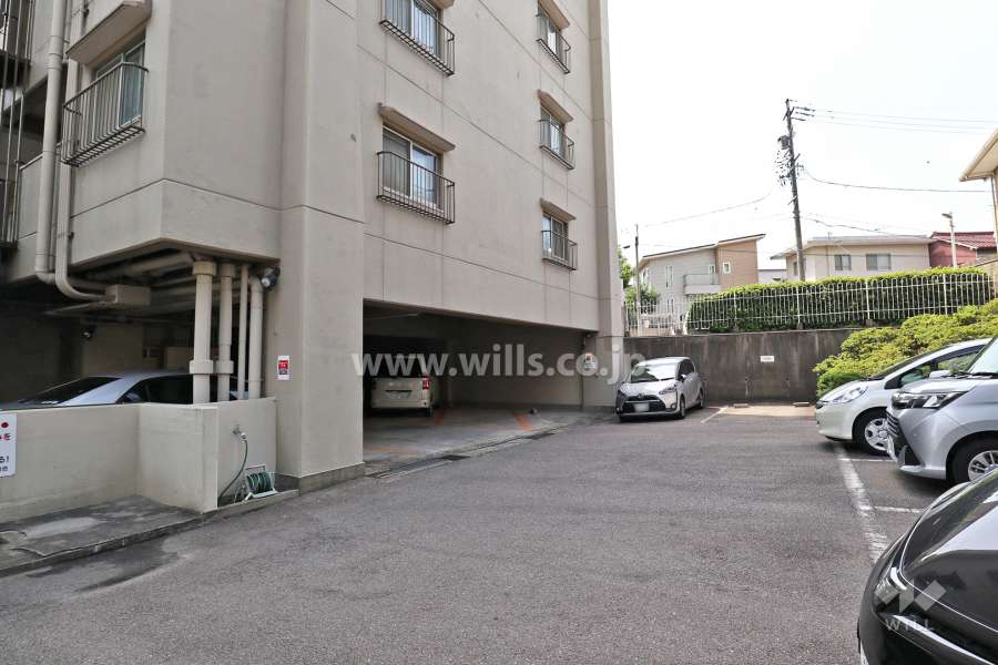 駐車場出入り口