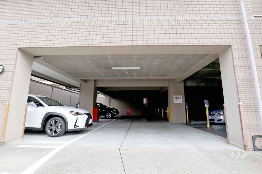 駐車場出入り口