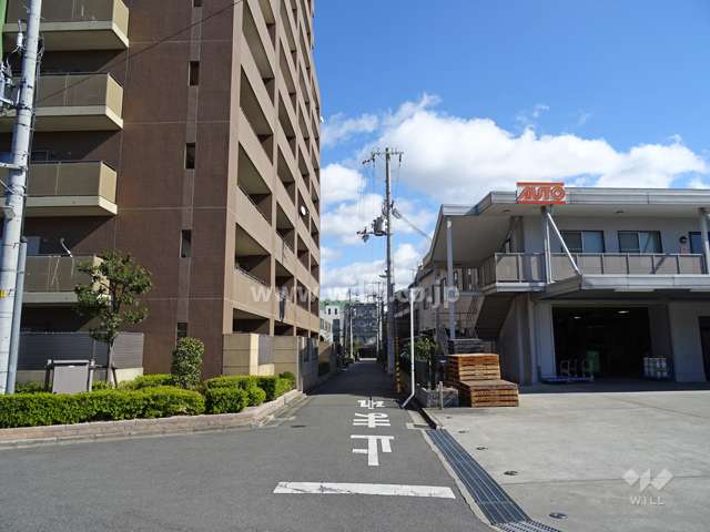 敷地南側の前面道路