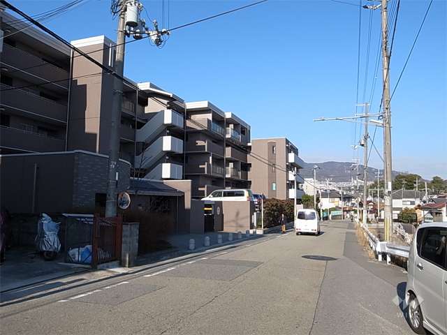 敷地北側の前面道路