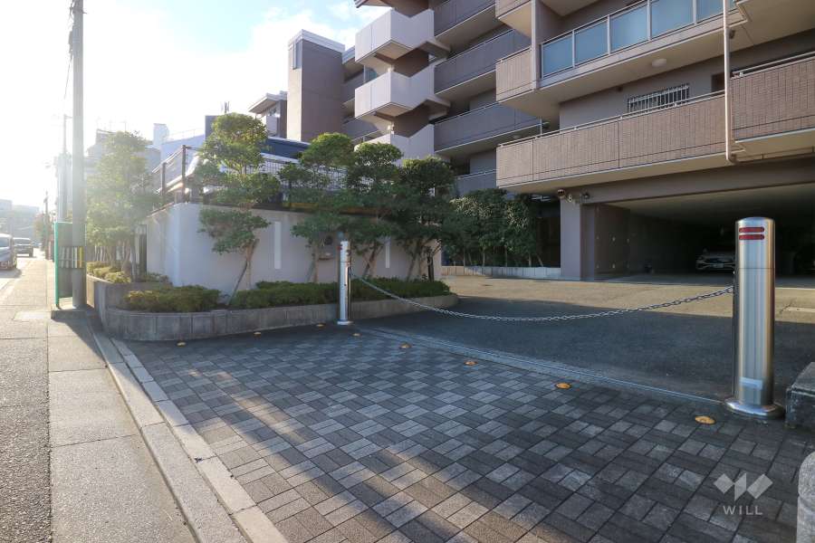 駐車場の出入り口（ロボットゲート付き）