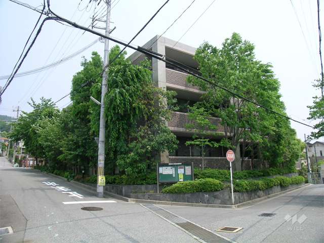 グランヴェール雲雀丘の外観（南西側から）