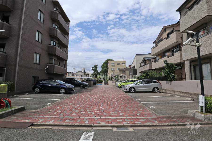 駐車場出入り口