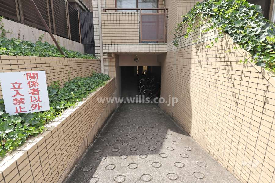 駐輪場出入り口
