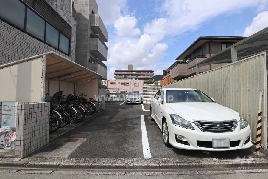 駐車場出入り口