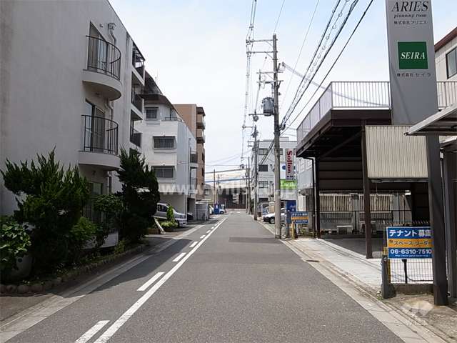 敷地北側の前面道路