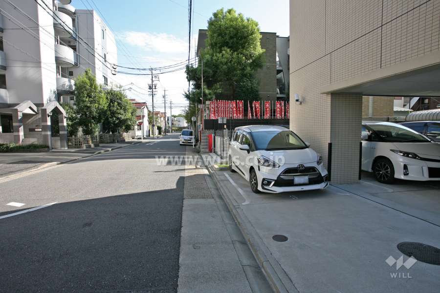 敷地東側の前面道路