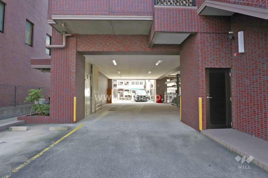 駐車場出入り口