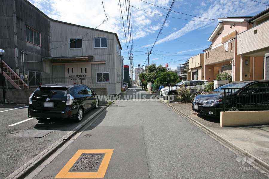 敷地北側の前面道路
