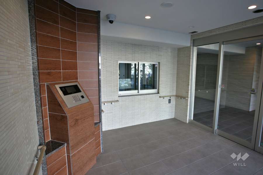 エントランスはオートロック付きです。