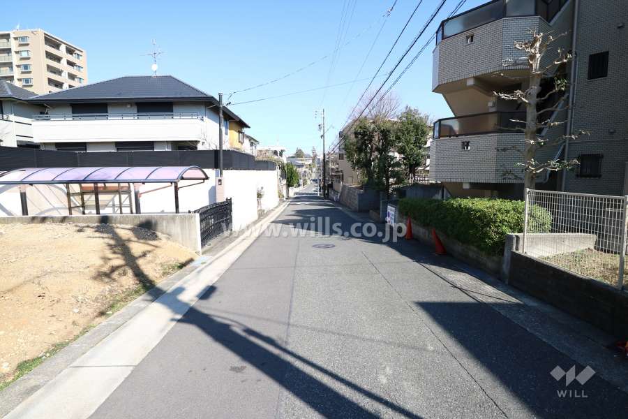敷地北西側の前面道路