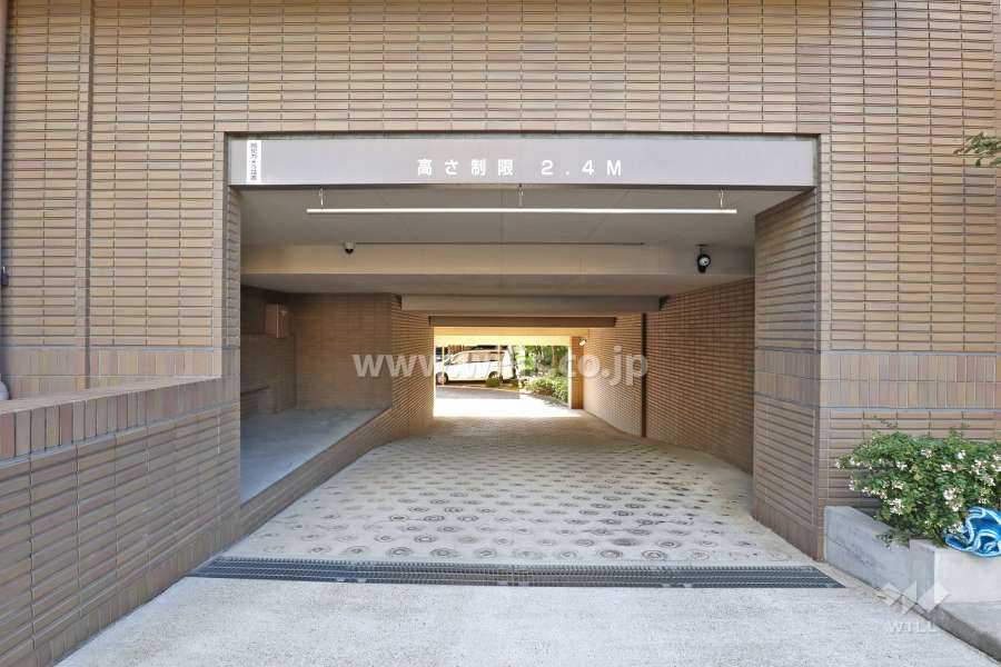 駐車場出入り口