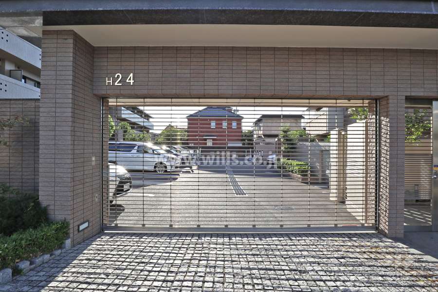 駐車場出入り口（リングシャッター付き）