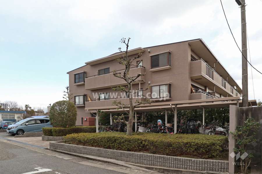 桜ケ岡レックスマンションの外観(南西側から)