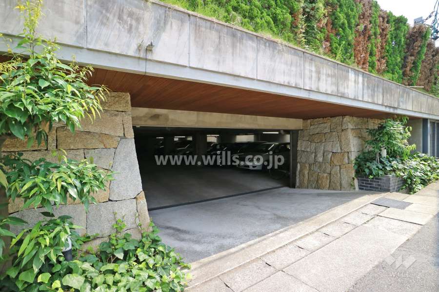 駐車場出入り口