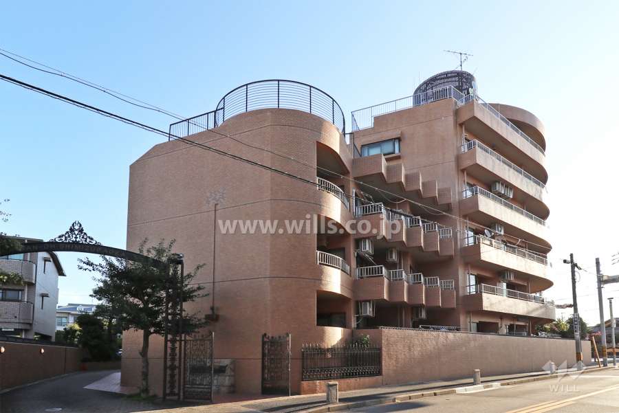三旺マンション清水ヶ岡の外観（南西側から）