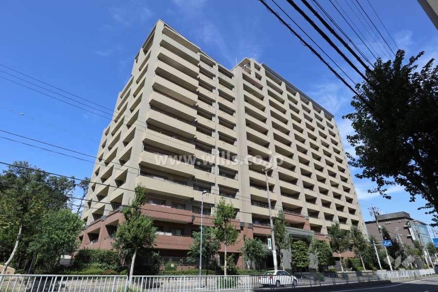 藤和八事緑ヶ岡ホームズの外観（南西側から）