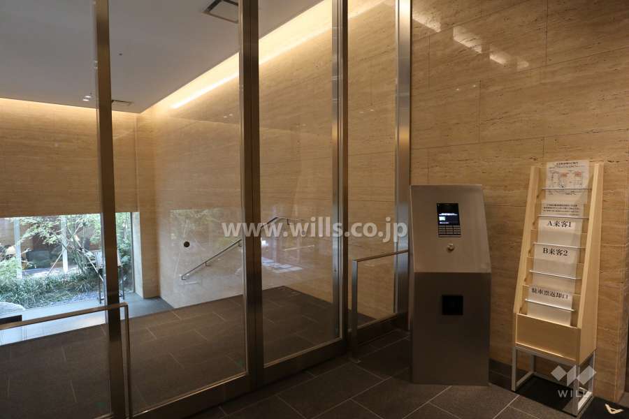 エントランスはオートロック付きです。