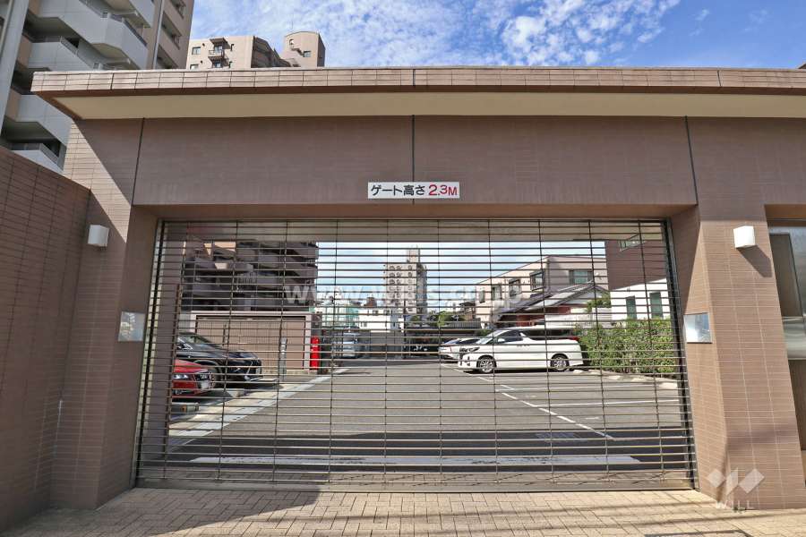 駐車場出入り口（リングシャッター付き）