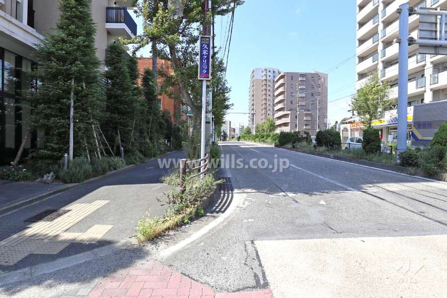 敷地北側の前面道路（東側から）