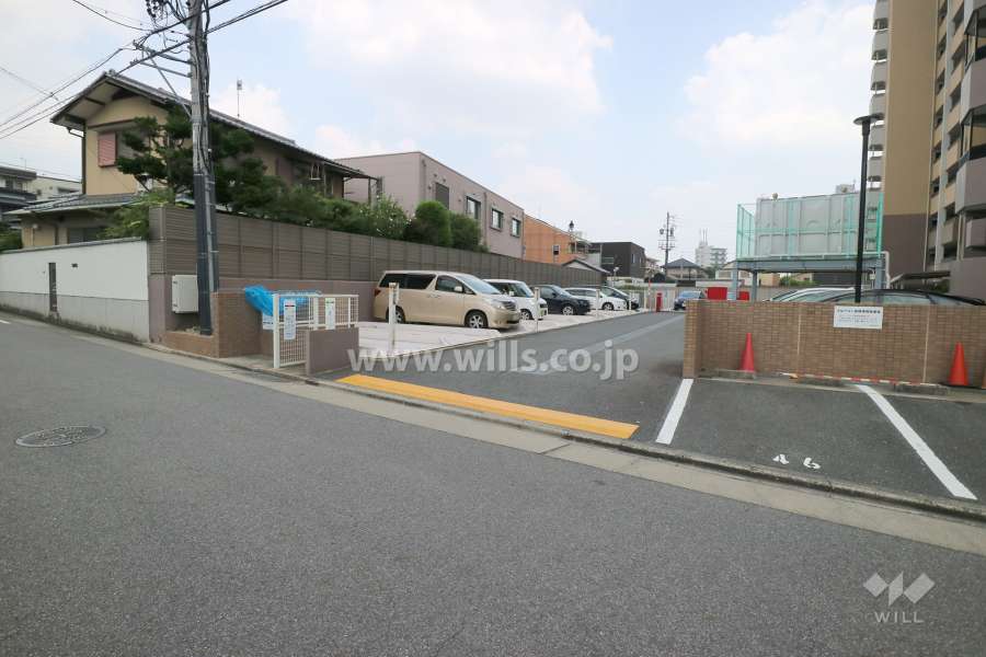 駐車場出入り口