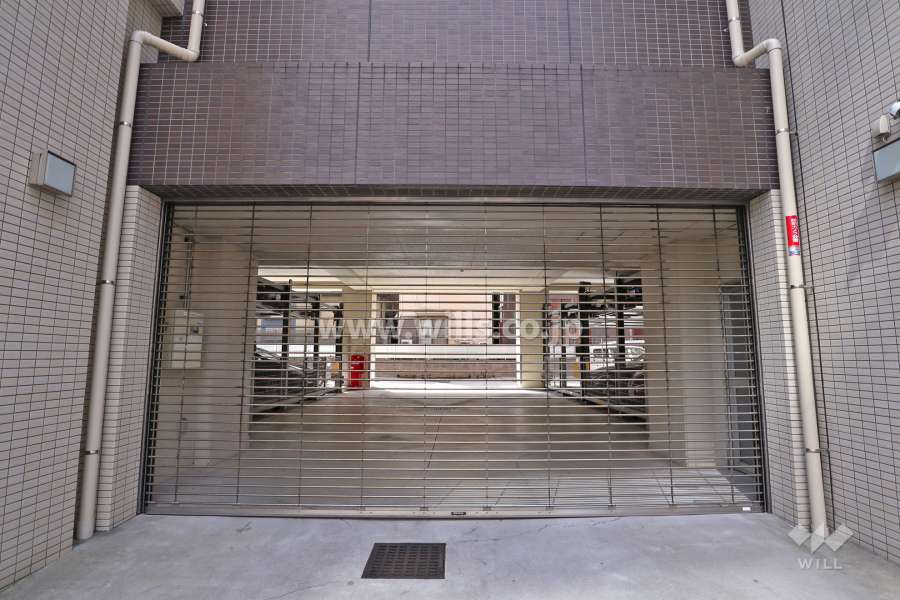 駐車場出入り口（リングシャッター付き）