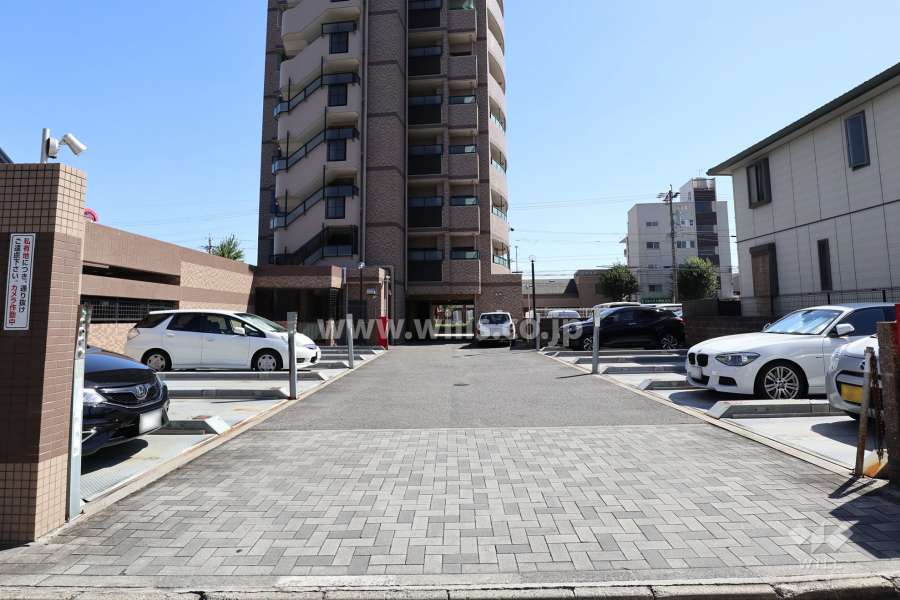 駐車場出入り口