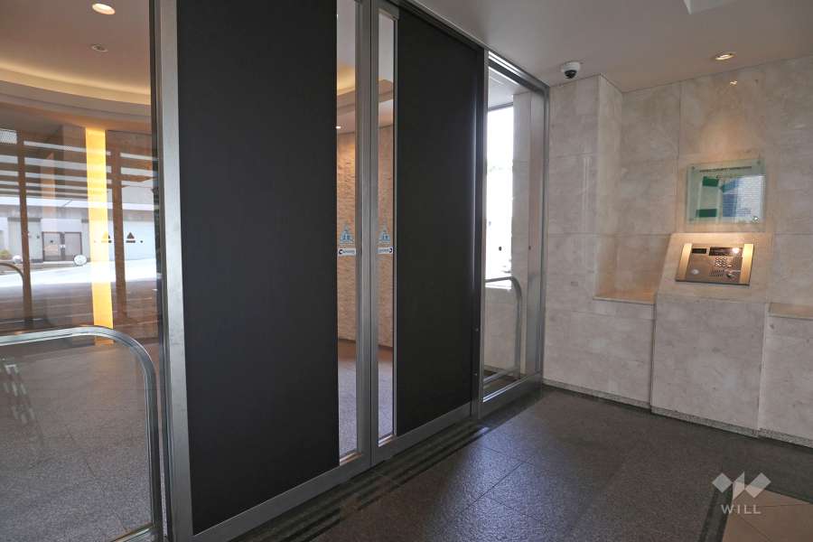 エントランスはオートロック付きです。