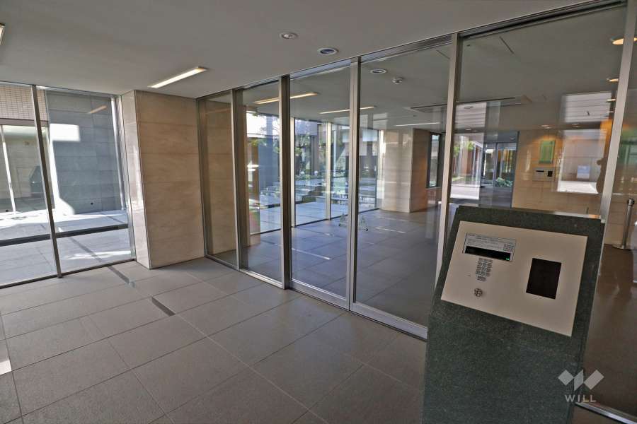 エントランスはオートロック付きです。