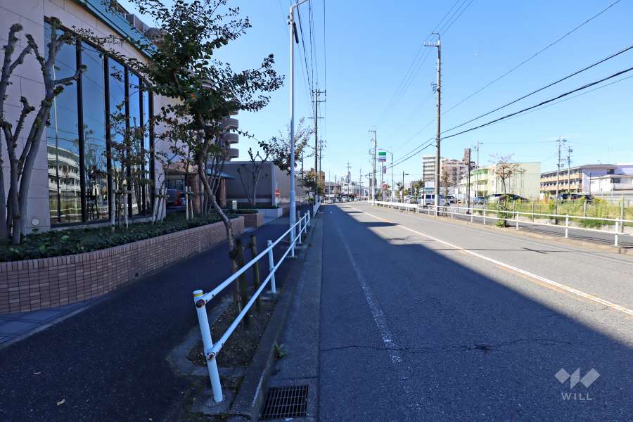 敷地北西側の前面道路