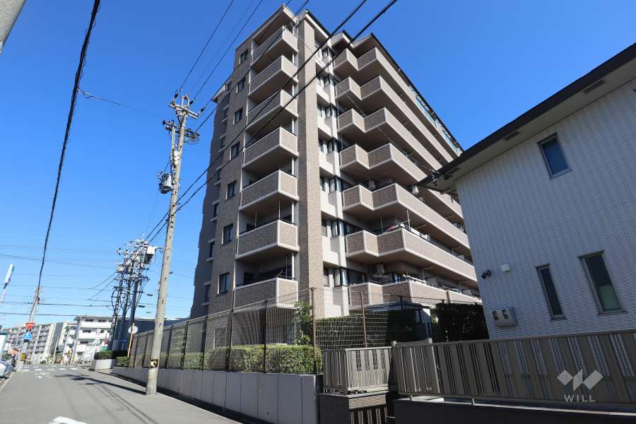 ファミール庄内通の外観（南西側から）