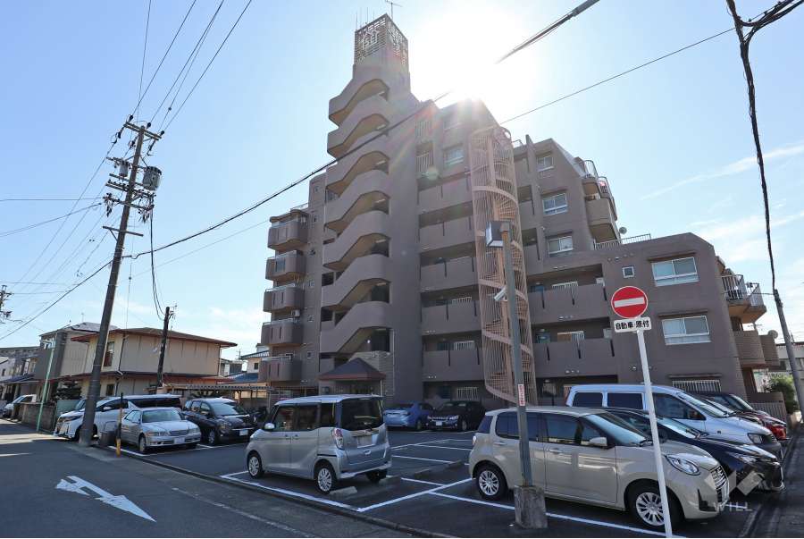真栄マンション稲生町の外観（北西側から）