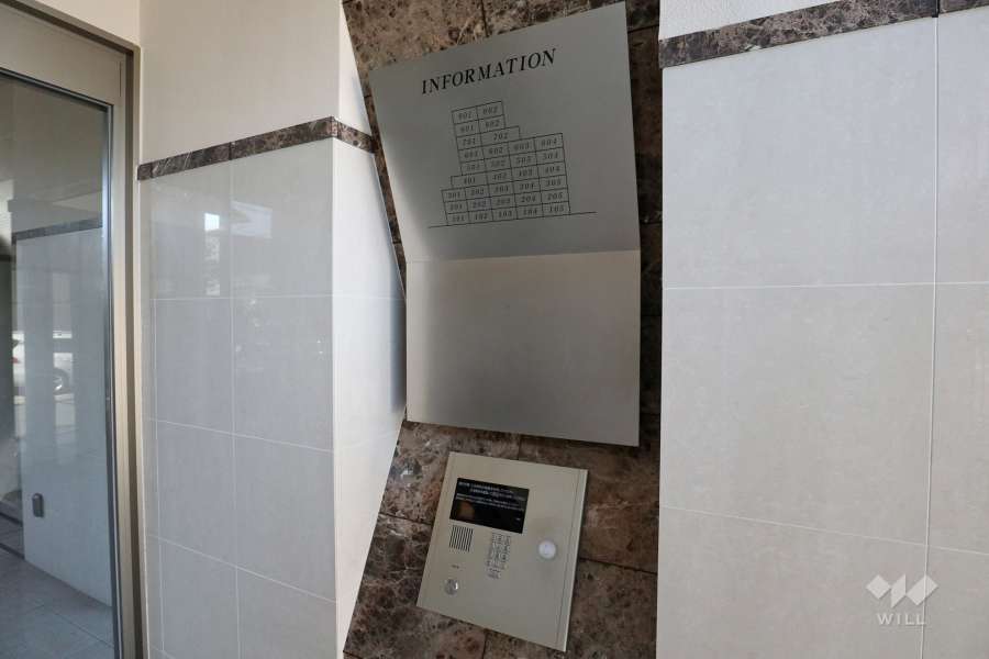 オートロックの操作盤、案内板