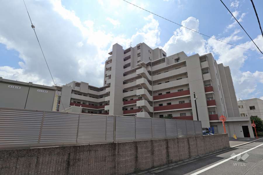 メイツ栄生の外観（北西側から）