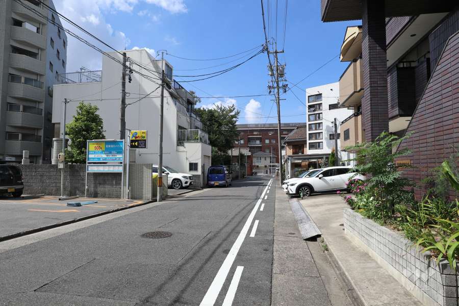 敷地北西側の前面道路