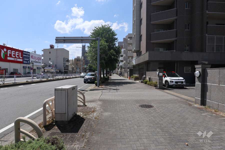 敷地東側の前面道路