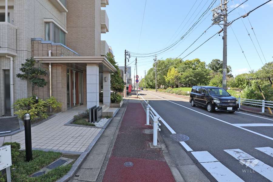 敷地東側の前面道路