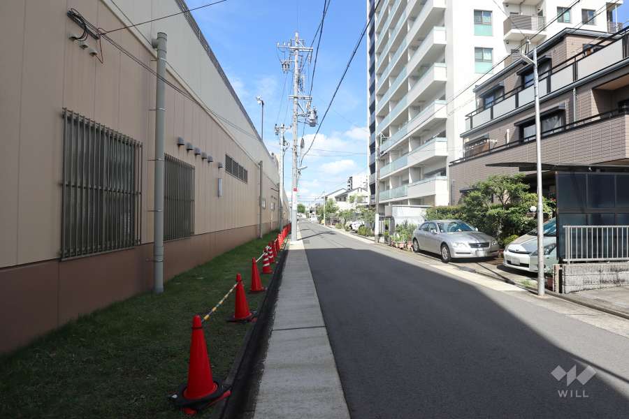 敷地南側の前面道路