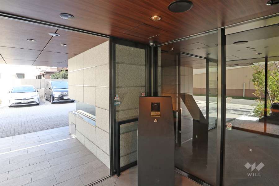 エントランスはオートロック付きです。