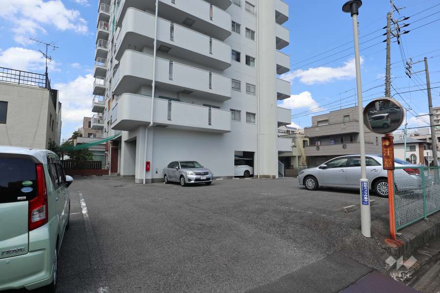 駐車場出入り口・敷地内駐車場（屋外平面式）